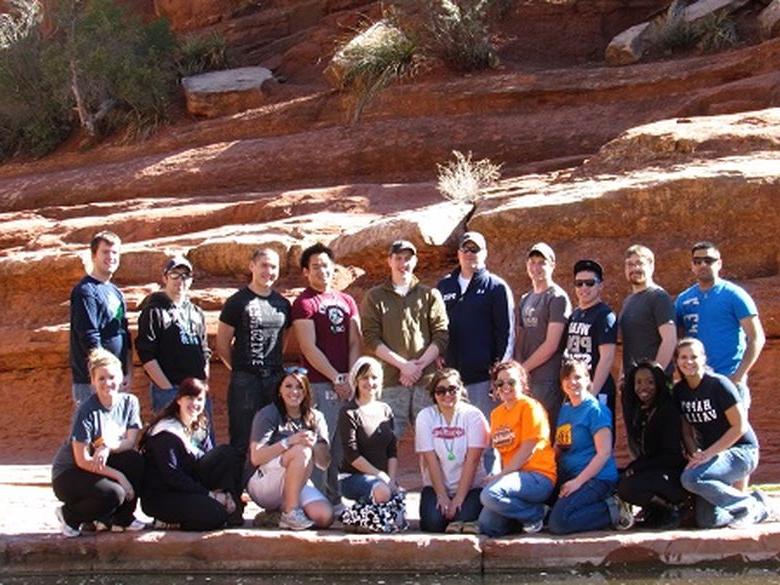 students on alternative spring break trip in front of Arizona canyon